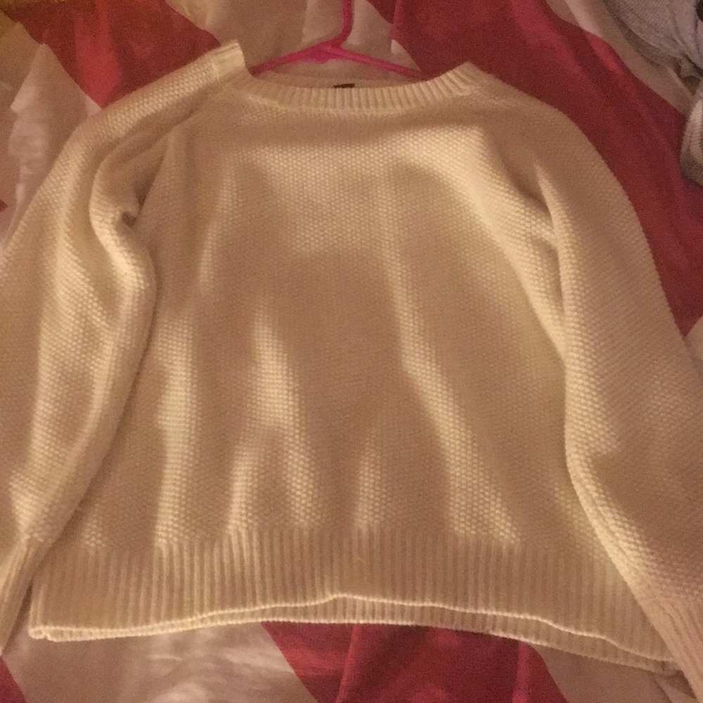 Cream knitted soft white sweater!